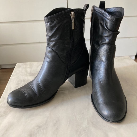 Dionella Black Leather booties - Picture 13 of 15